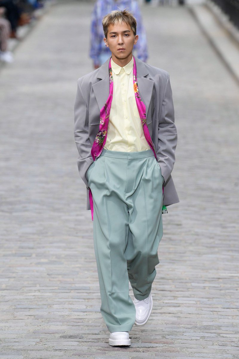 Vogue Runway tweet media