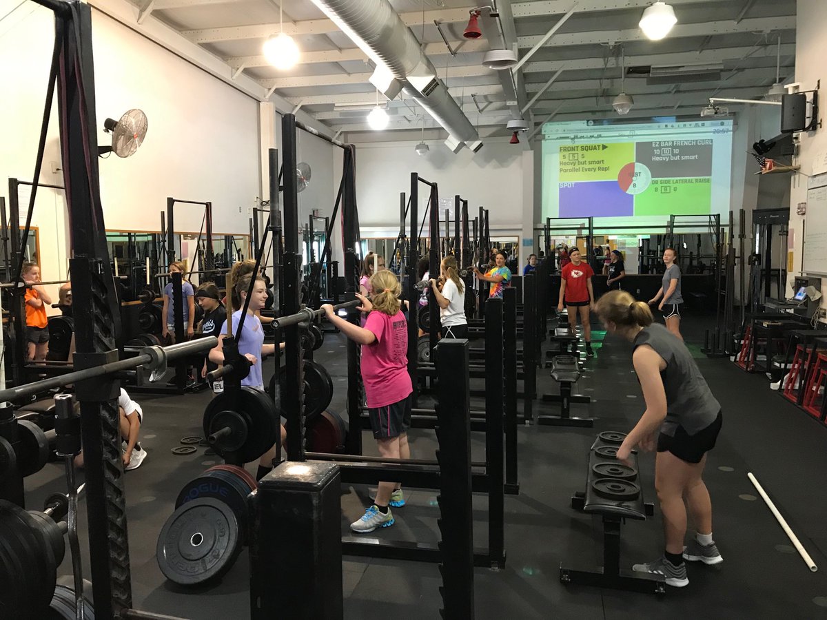 tomhaynes31's tweet photo. Jr. High girls working hard in the weight room 🏀. #rackperformance https://t.co/NmFgIDEuka