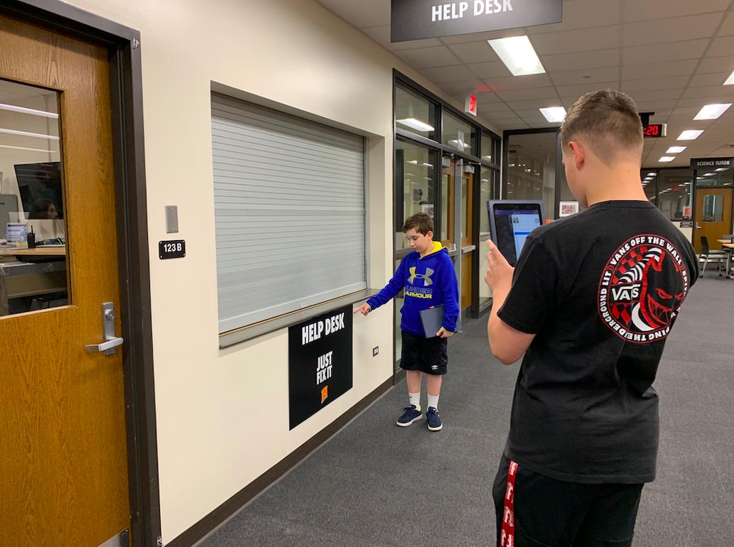 LauraMonahan25's tweet photo. Some of our new D214 students reviewing the digital skills they learned this week with @GooseChaseEDU! #TDP #iStudent https://t.co/5bskvLwJXB