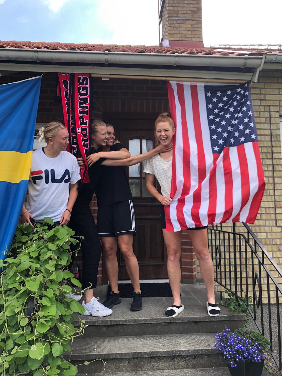 Verywellner's tweet image. Rivaler ikväll (Sverige - USA i fotbolls VM) ...men lagkamrater och kompisar på söndag! Se dom på Framnäs då! 👍❤️⚽️💪