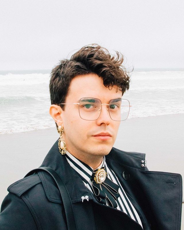 TuesAddams's tweet photo. Vacation outfit. Day 2. •
•
•
#vacation #sanfrancisco #mensfashion #ootd https://t.co/WukznGLpob https://t.co/sMf2btMcOt