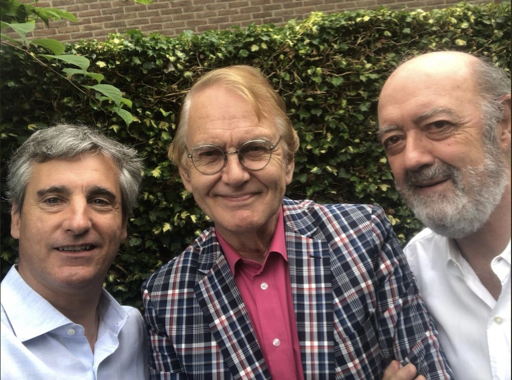 Dutch wine legend and mega-influencer <a href="/HubrechtDuijker/">Hubrecht Duijker</a> with our winemakers Julián Chivite and Delfi Sanahuja this morning in #Amsterdam 
The wine tour continues...