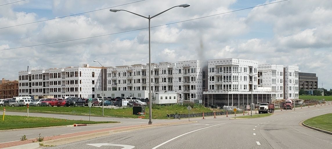 HallmarkBldgSup's tweet photo. Check out this great Tyvek® install for mixed use at The Renaissance Apartments/Parking Garage, 115th and Lamar, Overland, KS.
Architect & General Contractor - @AGSpanosConstruction
@TyvekConstruct #greatinstall #whychangewhatworks https://t.co/1sH75LAIbZ