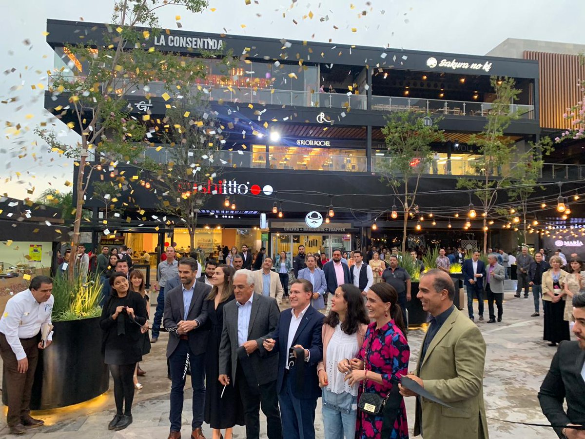 CCEDGOMX's tweet photo. Los miembros del @CCEDGOMX , felicitamos al Presidente @jaimemijares y familia Mijares Salum, por la inauguración de #DistritoHampton, inversion importante para Durango y la generación de empleos. Enhorabuena!! https://t.co/0DbE9p24sN