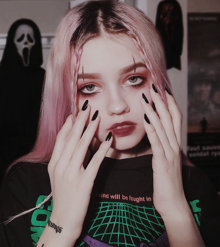 xrudeangel's tweet image. ╭──────────────┄ ⛧
┊ A ᴍɪ ʟᴀᴅᴏ sɪɴ ᴘᴀᴜsᴀ 
┊ ᴇʟ ᴅᥱmoᥒιo sᴇ ᴀɢɪᴛᴀ; 
┊ A ᴍɪ ʟᴀᴅᴏ ғʟᴏᴛᴀ ᴄᴏᴍᴏ 
┊ ᴇʟ ᴀɪʀᴇ ɪɴᴛᴏᴄᴀʙʟᴇ.
╰───┄ ⛧