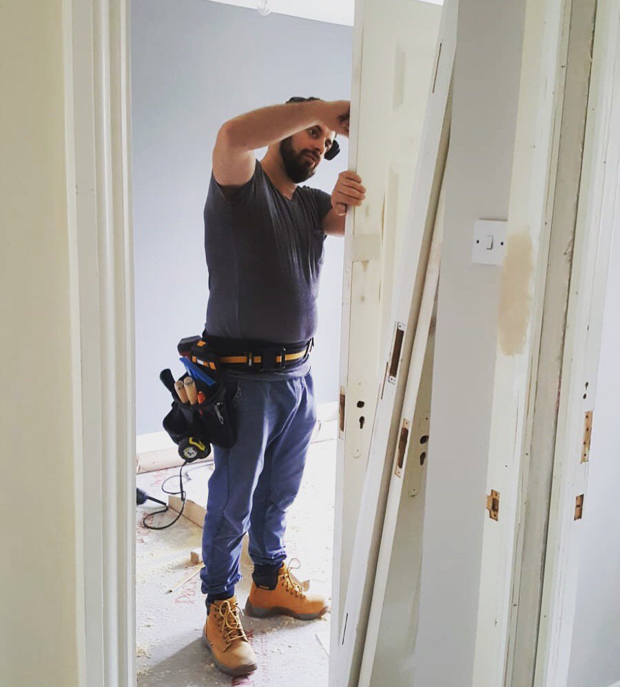 Carpenter in action💪
getting busy with all these renovation jobs!
#carpenter #door #builder #handyman #kelmscott #london