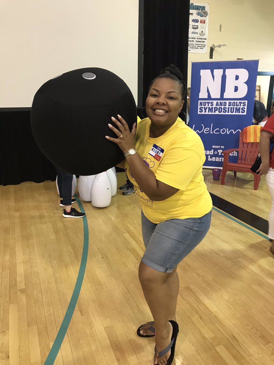 sandipeak's tweet photo. We had a fun start to our day! DMS is loving Nuts and Bolts! @JBerckemeyer #nutsandbolts19 https://t.co/aR6Ijy7FSw