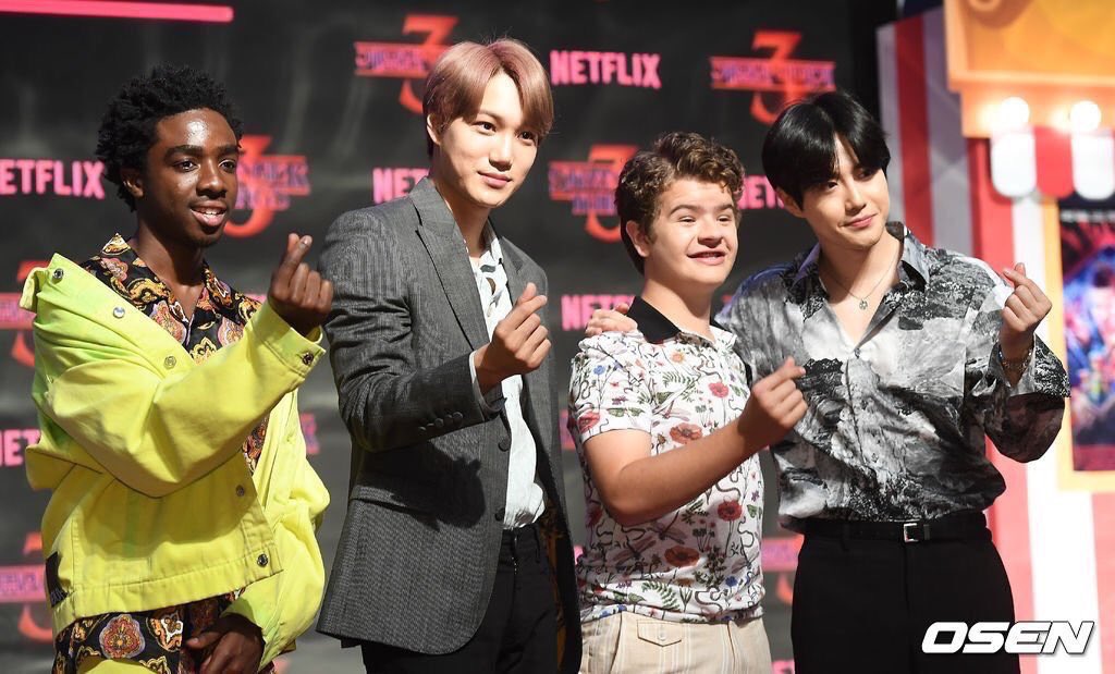mnaEN's tweet photo. #Soho and #KAI from #EXO in the red carpet with #StrangerThings series Heroes.
#StrangerThings_SUHOxKAI 
#StrangerThings_EXO 
#StrangerThings3 https://t.co/r76oimjYBm