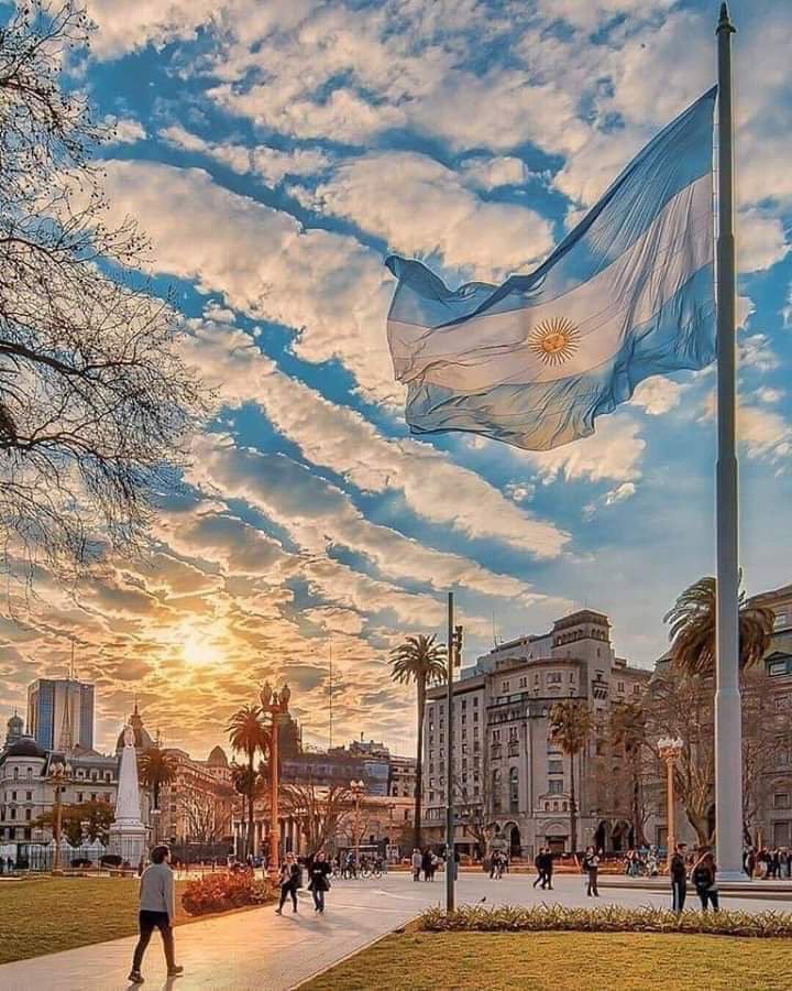 Mascherano's tweet photo. #FelizDiaDeLaBandera https://t.co/r92d19kFgV