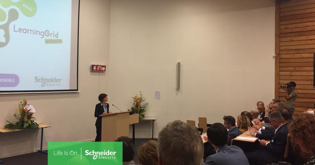 SchneiderElecFR's tweet photo. Inauguration du projet LearningGrid by Grenoble, 1er microgrid européen qui allie technologie et pédagogie. De jeunes apprenants engagés dans la transition énergétique : objectif neutralité carbone en 2050 🌿 #SchneiderElectric #EcoStruxure @ccigrenoble  @Cheydema   🚀🌍 https://t.co/NihtCeHT7i