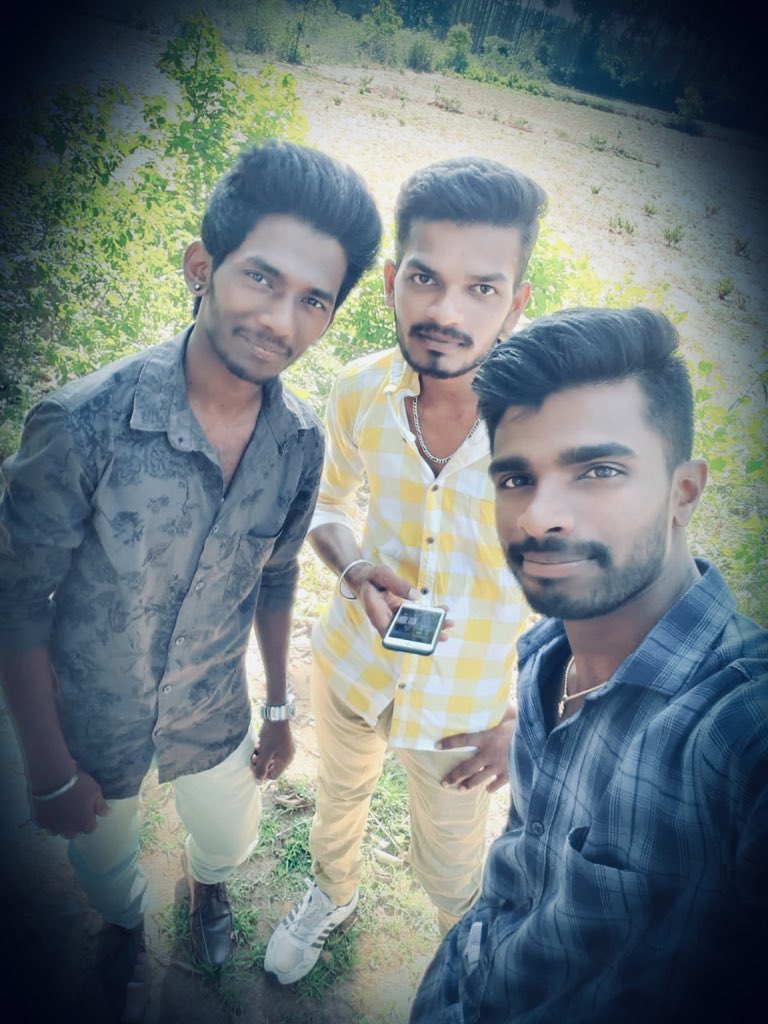 princeRamu7's tweet photo. #ನಮ್ಮಂತ_ಹುಡುಗರು_ಸಿಗಬೇಕಂತ😎??
#ಹುಡಿಗಿರು_ದೇವಸ್ಥಾನದಲ್ಲಿ 
#ತುಪ್ಪದ_ದೀಪ_ಹಚ್ತಾರಂತೆ🔥
     #ನಿಜಾನಾ_ಮಚ್ಚಾ😍
    😍✌#Ramu_Mahi_Shivu😍 https://t.co/yhzuW0sMN4