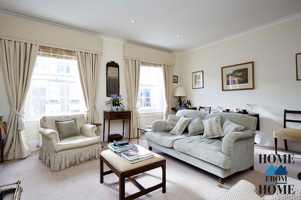 DestLondon's tweet image. Live like a true Londoner in our Alderney Street property🇬🇧  The traditional English home is conveniently situated within walking  distance ffrom Buckingham Palace and the River Thames! Follow the link  below to book 👇

destinationlondon2000.com/property-info/…

 #london #londonvacation