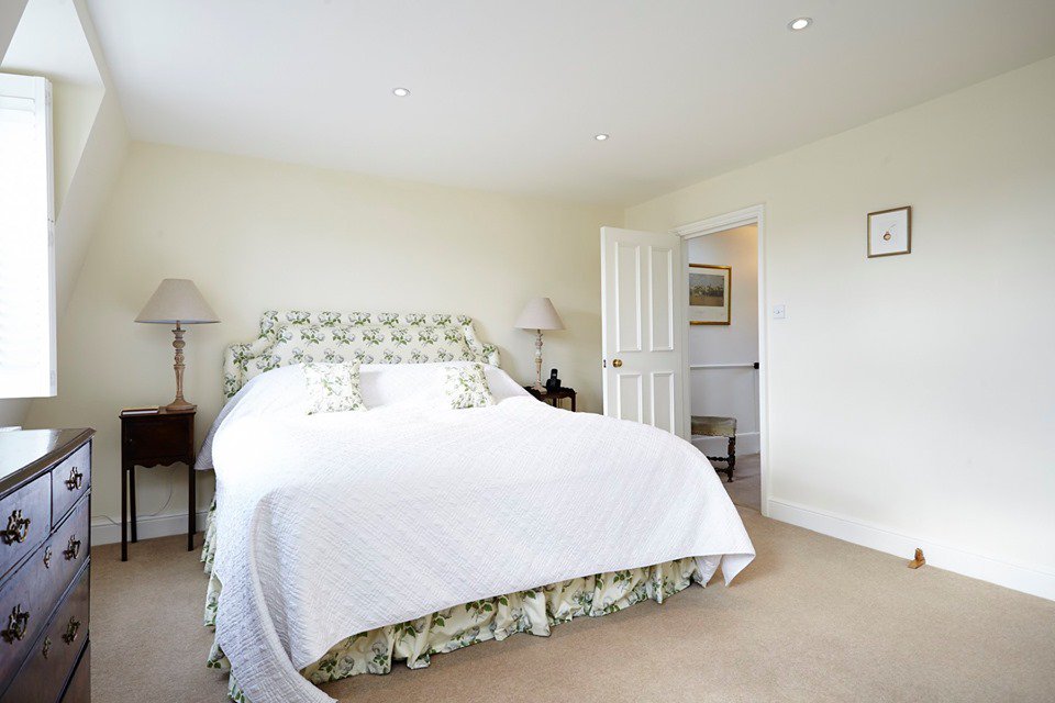 DestLondon's tweet image. Live like a true Londoner in our Alderney Street property🇬🇧  The traditional English home is conveniently situated within walking  distance ffrom Buckingham Palace and the River Thames! Follow the link  below to book 👇

destinationlondon2000.com/property-info/…

 #london #londonvacation