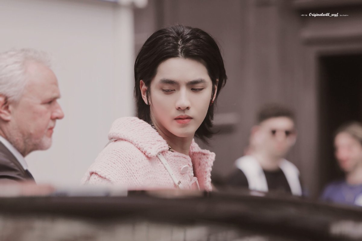 Krissydabooty's tweet photo. Kris in pink is the biggest UWUUWU ever https://t.co/gtuqKHM0a0