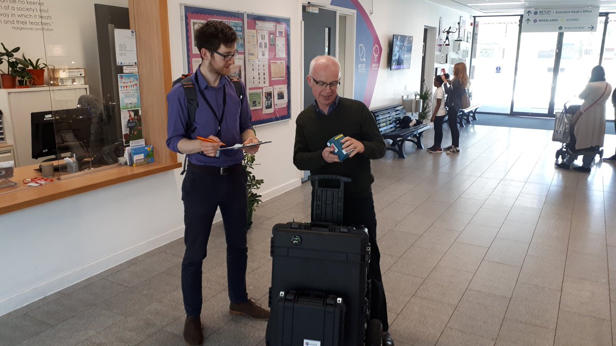 Staff from @CamdenCouncil visited Netley Primary School and Christopher Hatton Primary School to measure air quality and test the impact of their recently installed air purifiers #CleanAirDay #CleanAirCamden @CamdenAirAction @NW3GSR @mumsforlungs @camdenFoE https://t.co/FUrg5CzVfl