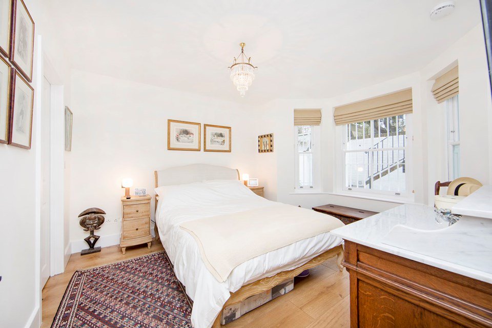 DestLondon's tweet image. Our Aldridge Road Villas property is located in Notting Hill ✨  With award-winning cafes and some of the world's best-loved market  stalls, you'll be spoilt for choice. Book now to ensure your ideal  London vacation!👇

destinationlondon2000.com/property-info/…

#london #londonvacation