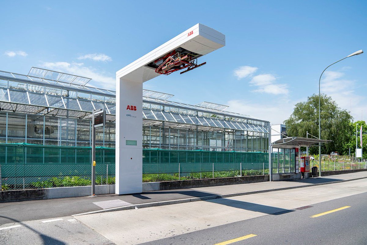 ABBgroupnews's tweet photo. Swiss city of #Bern and #ABB achieve new milestone with #ebus route. And the best thing: it runs on hydro-electricity. Read all about it here: https://t.co/LxmpwMRyqj #emobility #Switzerland @BERNMOBIL @smart_bern #FutureOfMobility #sustainability https://t.co/QyfrrqtMQZ