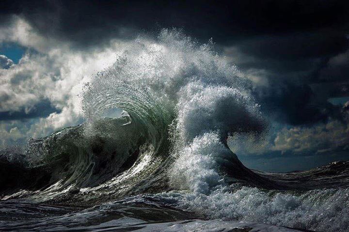 My ode to waves: The Great Wave off Kanagawa, #KatsushikaHokusai
My Neighbours the Yamadas, #IsaoTakahata
Point Break, #KathrynBigelow
#RayCollins Surf Photographer #waves #ocean #surf #art #photography 
🌊🌊🌊🌊🌊🌊🌊🌊🌊