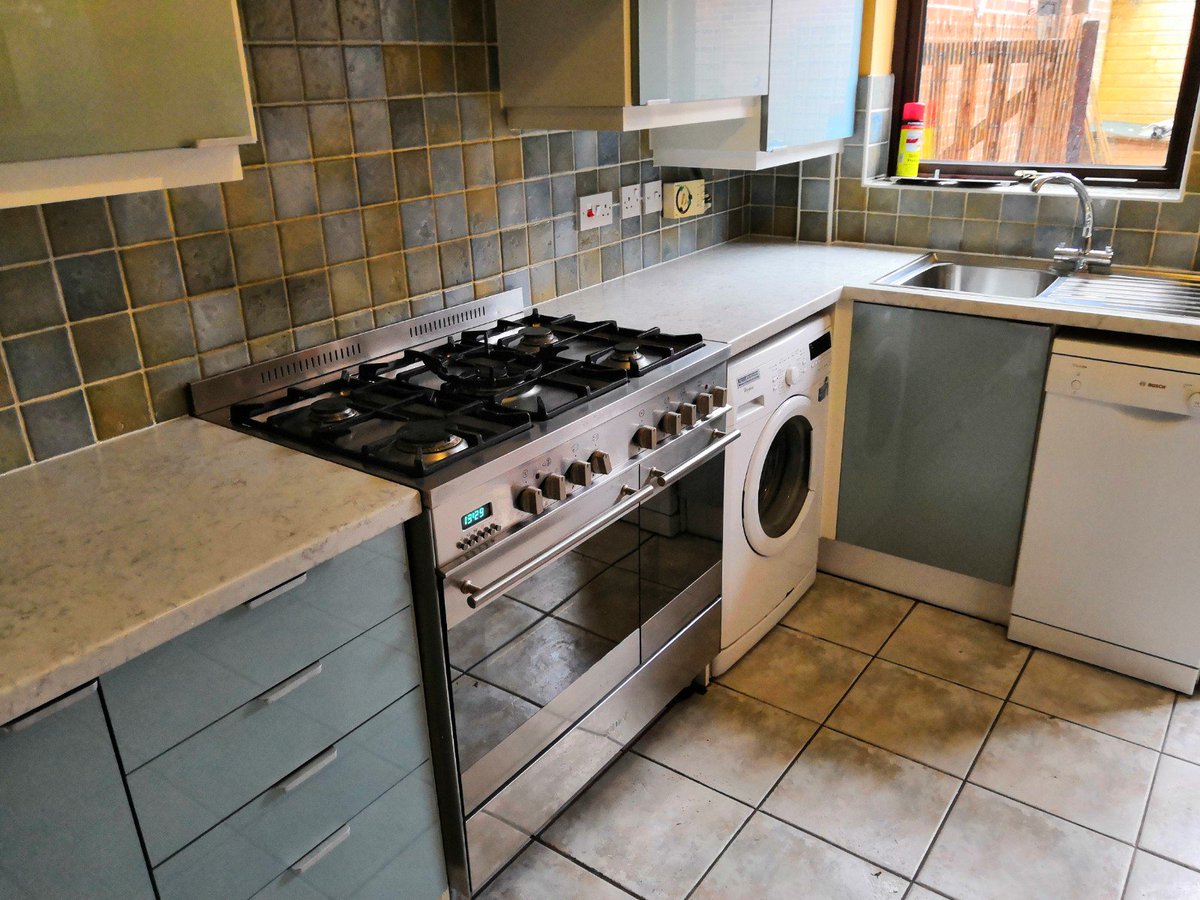 fitteddoorsME's tweet photo. New cabinet doors and upgrade of kitchen
From: West Malling
Source: Checkatrade
Outstanding personal service from start to finish. Knowledgeable advice and discussion before work agreed, followed by excellent standard of fitting in just two days. #kitchen #kitchenmakeover https://t.co/uLipu7q8ff