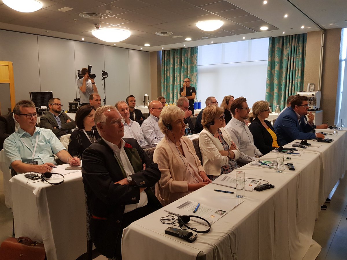 TvitecGlass's tweet photo. @TvitecGlass reúne en España a la Convención #IsolarGlas. Expertos en vidrio arquitectónico y en el acristalamiento del futuro. This is #PassionforGlass en #ElBierzo https://t.co/YiuXeZz8bd