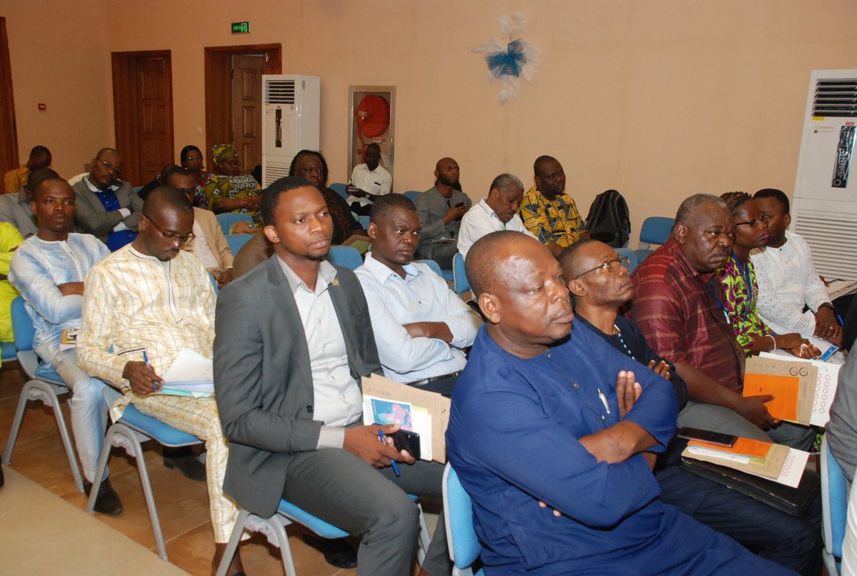 PNUDBenin's tweet photo. Les résultats de l'enquête #FinScope 2018 sur la demande des services financiers au #Benin conduite par l'#INSAE avec l'appui de @UNCDF ont été présentés ce matin. La population béninoise exclue des services financiers est de 1,86 million , 58% des femmes & 48 % des agriculteurs https://t.co/KBbpkkGn2z