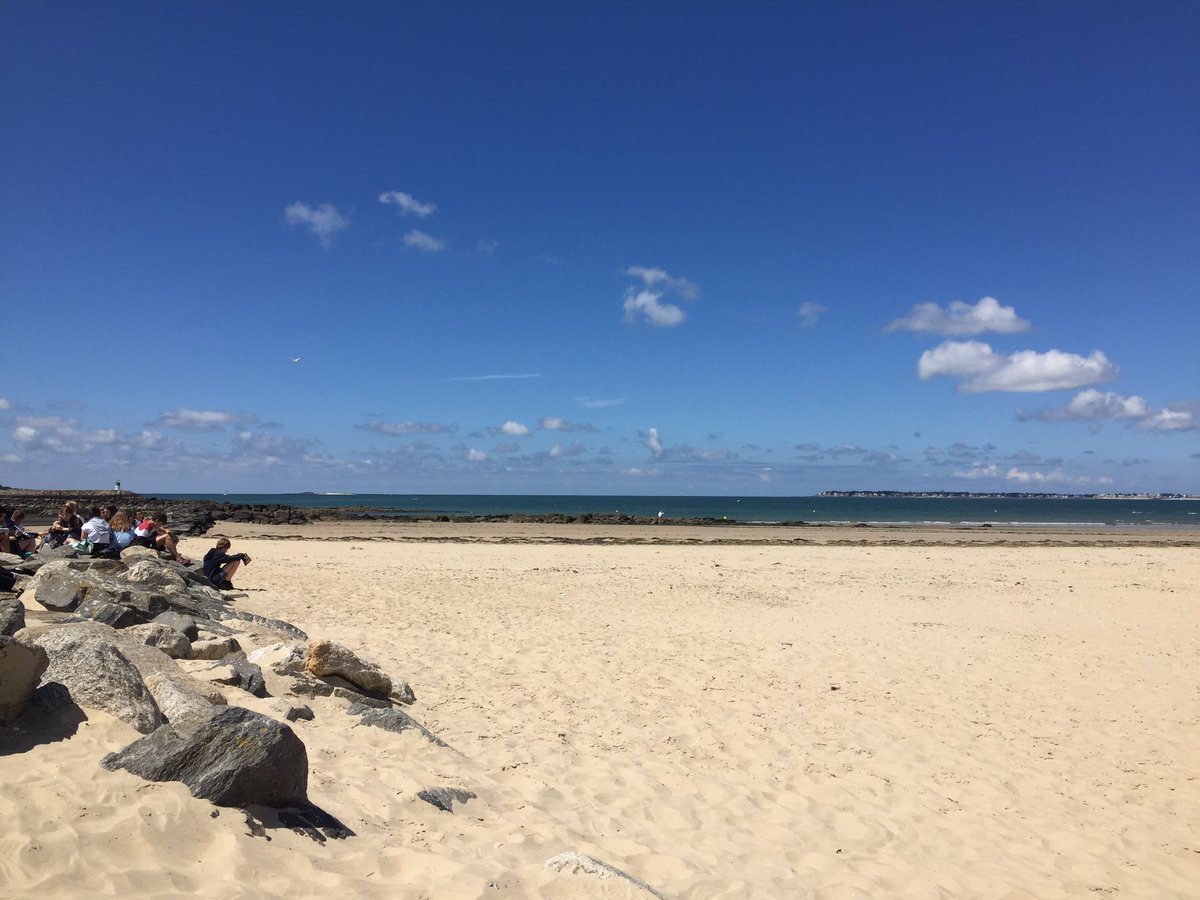 Lunch spot! In between visiting a museum about the #Loire estuary and visiting the #Guérande salt marshes, we had a picnic on the beach at #LaBaule! Elle est belle, la France! 🇫🇷 #frenchexchange #heriots <a href="/George_Heriots/">George Heriot's</a>
