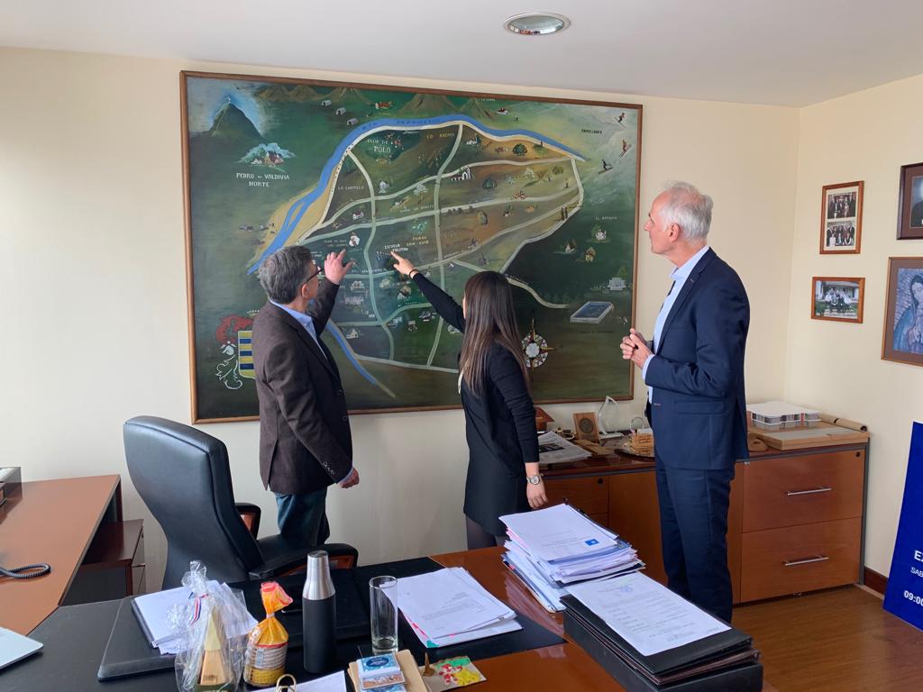MOVE Mobility (@movemobility) on Twitter photo Last week Carolina and Marcel were in <a href="/Muni_LasCondes/">Las Condes</a>, in #SantiagodeChile to review the "Plan Holanda, Vías Naranjas" pilot and to advise the municipality team in the way forward on bicycle infrastructure in the city! First steps towards a Smart Moving Las Condes! #cycling Last week Carolina and Marcel were in <a href="/Muni_LasCondes/">Las Condes</a>, in #SantiagodeChile to review the "Plan Holanda, Vías Naranjas" pilot and to advise the municipality team in the way forward on bicycle infrastructure in the city! First steps towards a Smart Moving Las Condes! #cycling