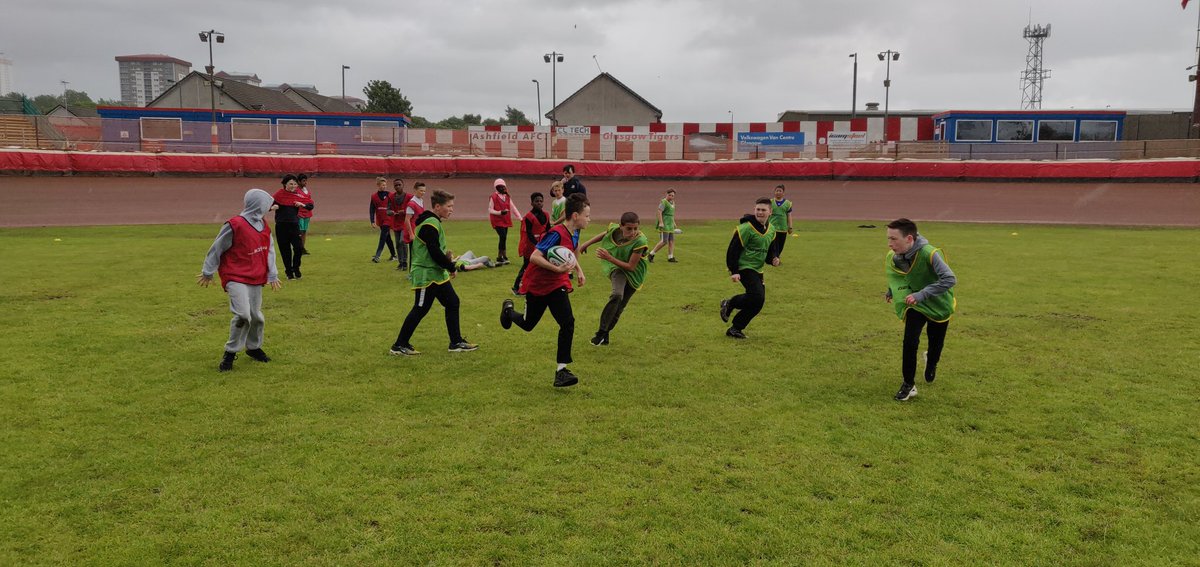 SpringburnSOR's tweet image. Thanks to all the coaching staff, sports leader, teachers and pupils for making today's primary rugby event a success! @SpringburnHWB @IstokTotic @activeschoolsJB @SpringburnPE @CashBackScot @BalornockPS @Elmvaleprimary @MiltonbankP