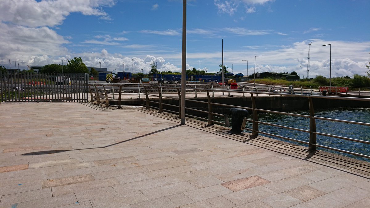 ElenSouthgate's tweet photo. @SwanseaCouncil do you have an eta for when we will be able to walk around the marina? This would be a nice running/walking route in lunch hour for SA1 workers https://t.co/w9j0B9rxyZ