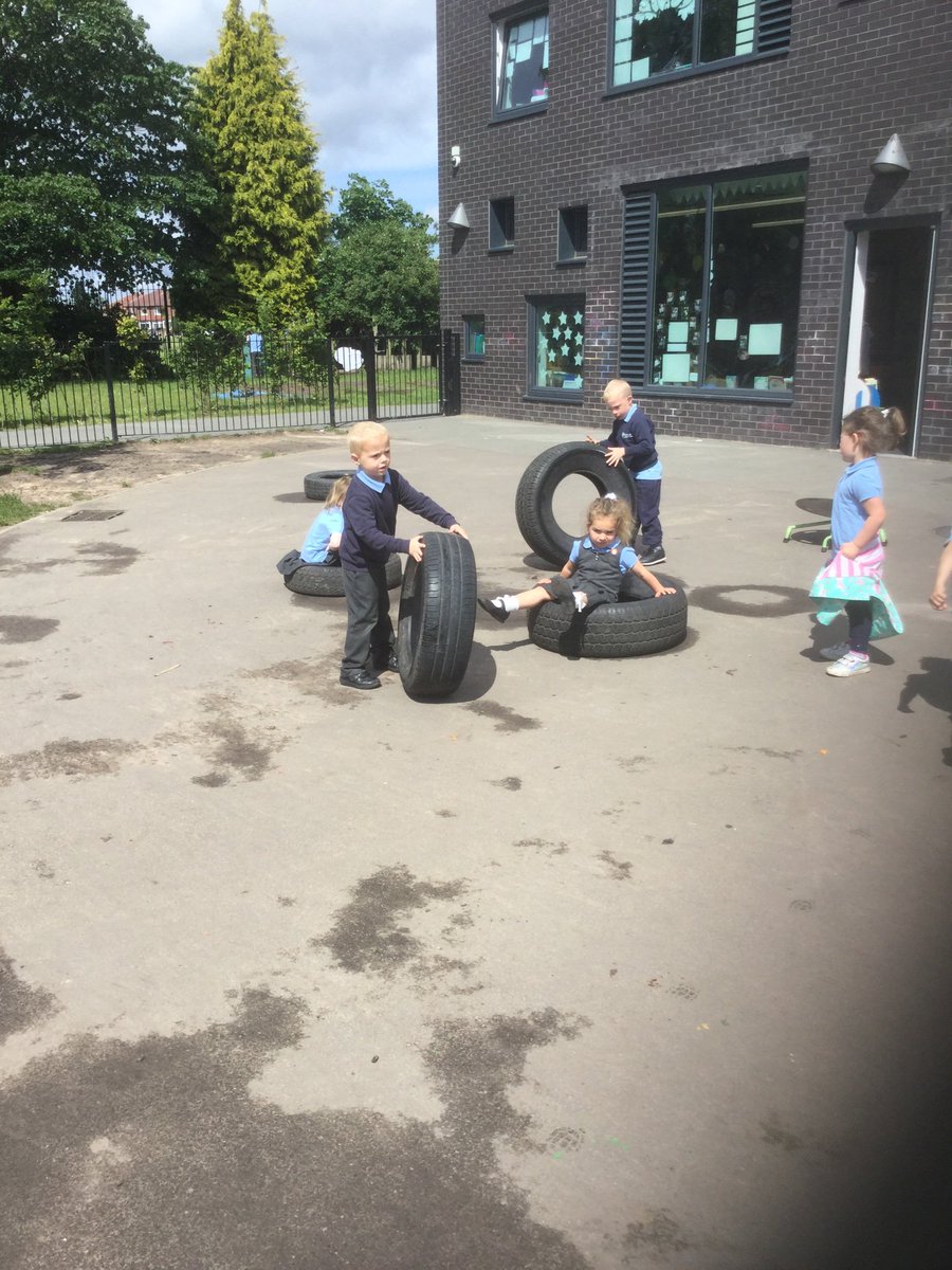 AHPSoldaccount's tweet image. We&apos;ve had a very physical morning outdoors; moving and handling tyres and practising balances and turns #grossmotordevelopment #takingrisksineyfs
