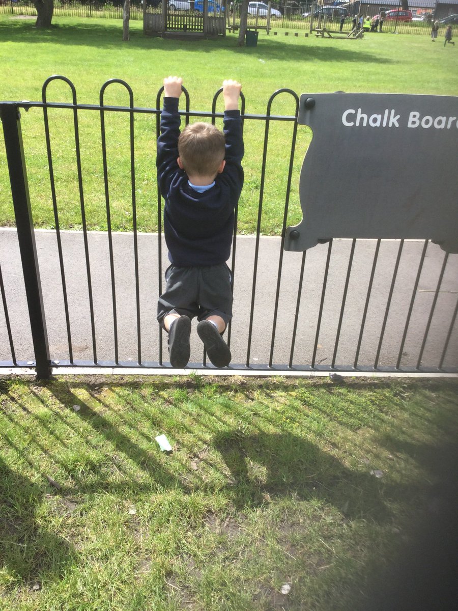 AHPSoldaccount's tweet image. We&apos;ve had a very physical morning outdoors; moving and handling tyres and practising balances and turns #grossmotordevelopment #takingrisksineyfs