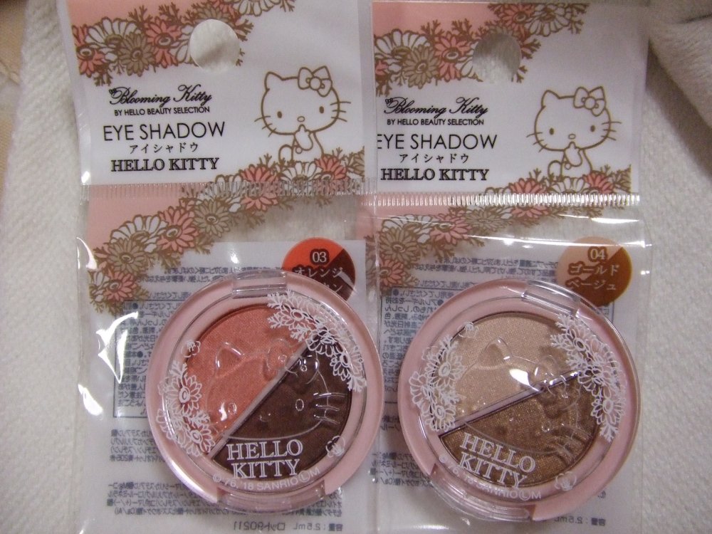 あさこ キティちゃんファンクラブ Hello Kittyデザインが目印のコスメブランド Blooming Kitty ポーチに入るアイシャドウが欲しくて2個買ってみました 使いやすかったら追加で買いたいです Bloomingkitty ダイソー ダイソーコスメ Daiso