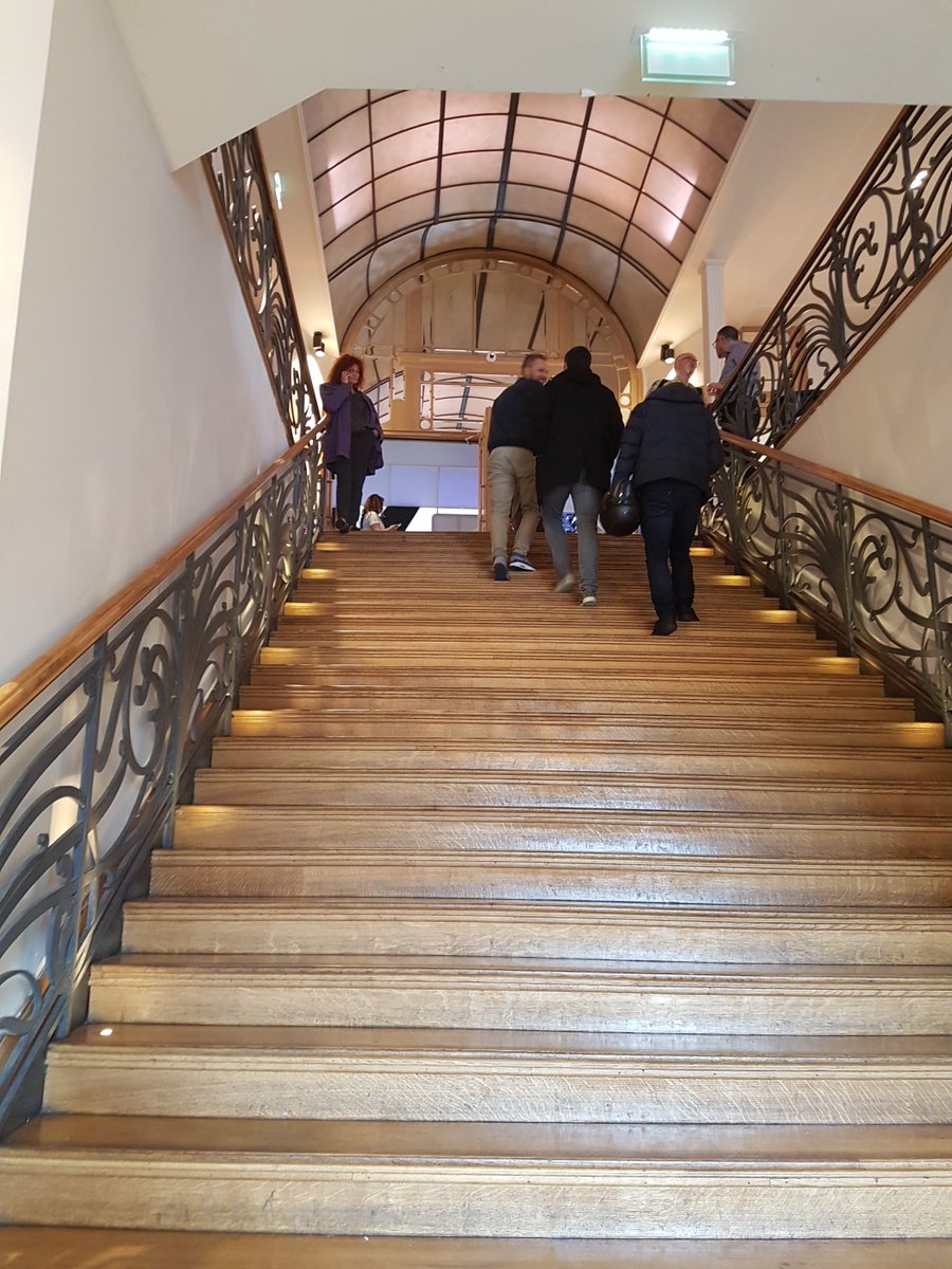 phsilberzahn's tweet image. Arrivé sur place au #labpostal pour ma conférence &quot;Crackez vos modèles&quot; avec @Beatricerousset 
Je pourrai dire que je me suis produit à l&apos;Elysée Montmartre... @elyseemofficiel