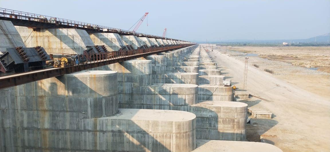 KTRBRS's tweet photo. Kaleshwaram Lift Irrigation Project is world's largest lift irrigation project with 3 Barrages, 1531 km of Gravity Canals, 203 km of Tunnels, 20 Lifts, 19 Pump houses and  20 Reservoirs with total capacity of 147 TMC water irrigating 37 lakh acres

#KaleshwaramProject https://t.co/z5Tt08HQF4