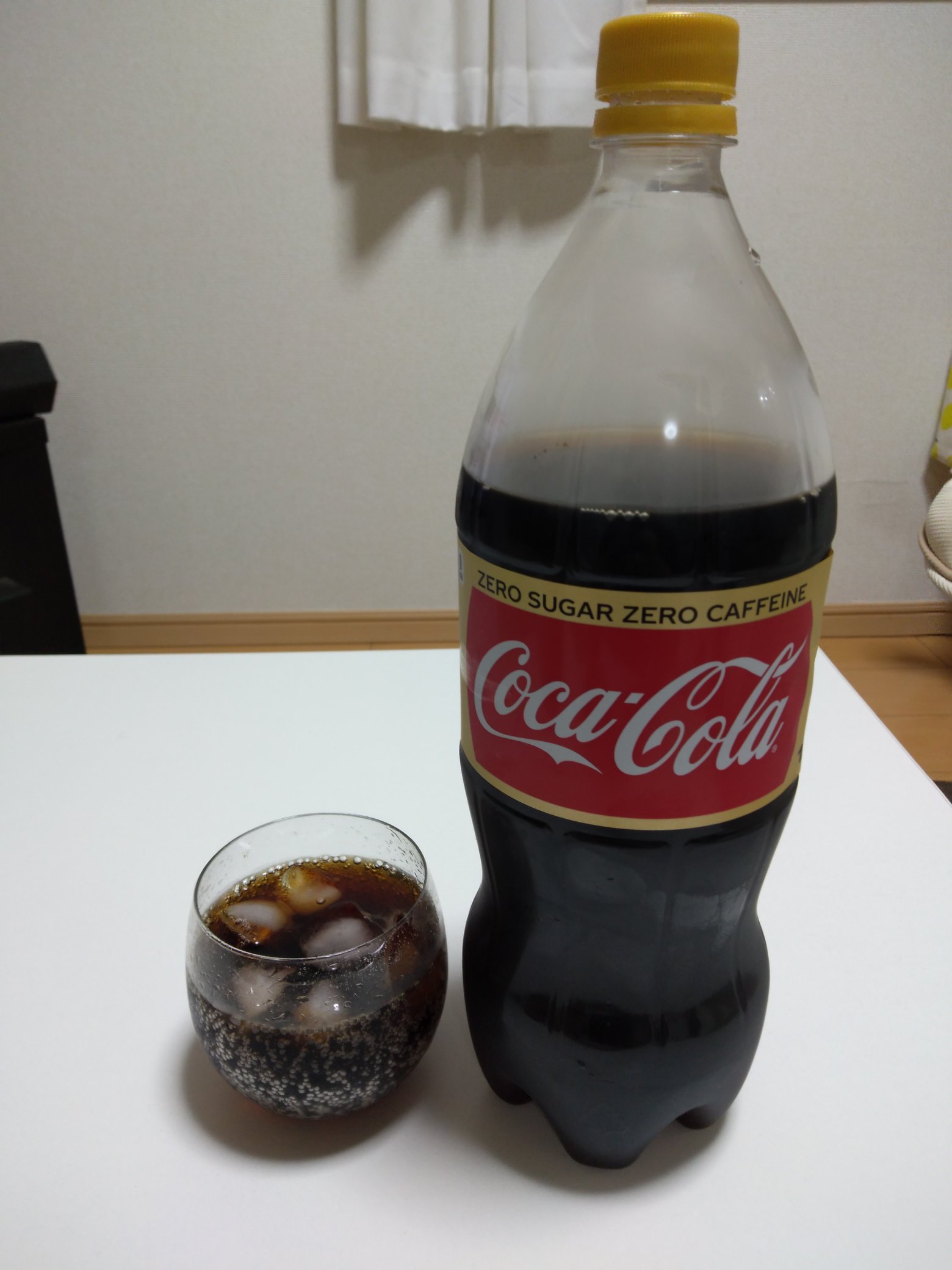 おーわ 2歳7ヶ月 ゼロカフェインコーラ 育児グッズ ではないかもしれませんが 味はほぼコーラゼロと同じで美味しいです 授乳中の妻も 妊娠中から欲しかった と喜んでくれました カフェインゼロらしいので 妊娠中や授乳中でも炭酸飲みたい っ