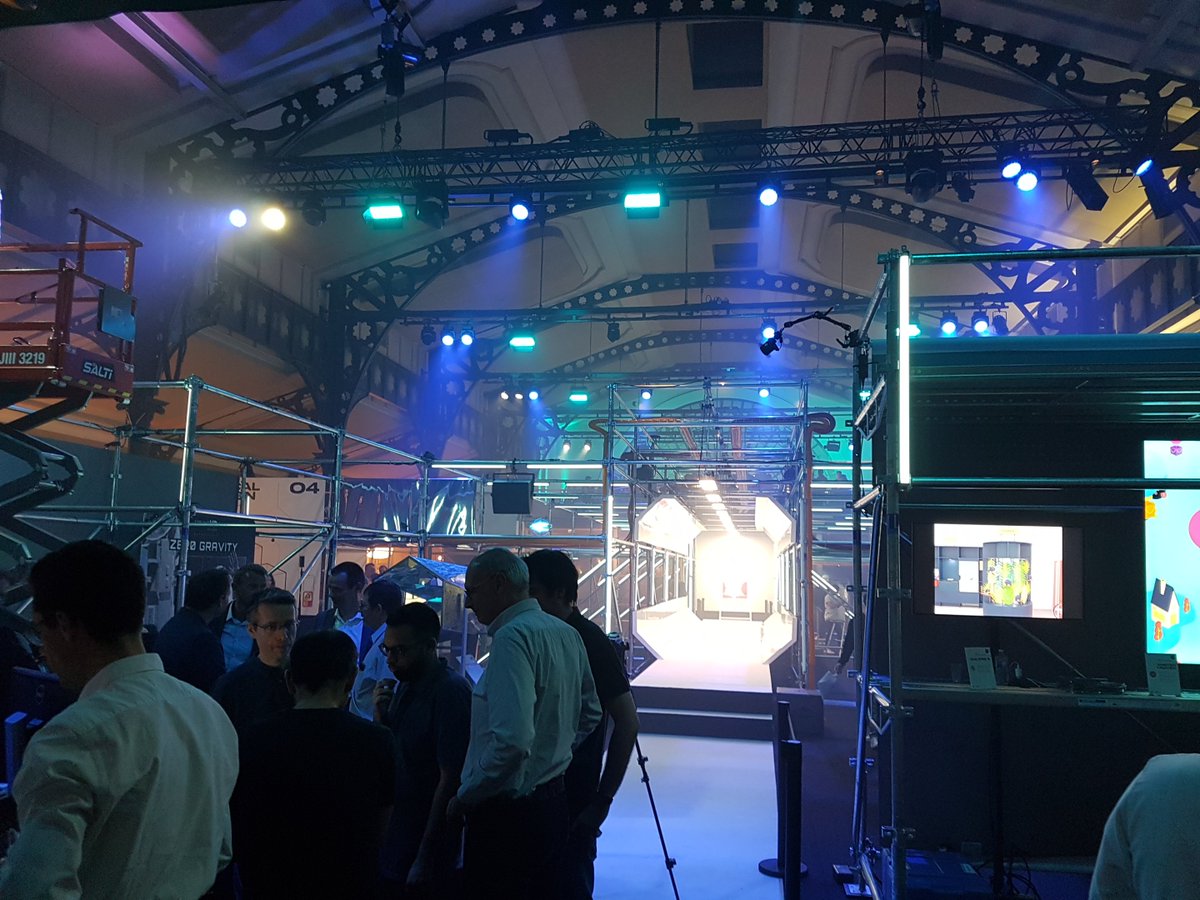 phsilberzahn's tweet image. Là je dois dire ils ont mis le paquet au #labpostal pour les 10 ans! 
Super fier d&apos;y intervenir dans 1h exactement avec ma complice @Beatricerousset 
&quot;Quand est-ce qu&apos;on casse le schéma?&quot;
@yellowbylaposte @GroupeLaPoste