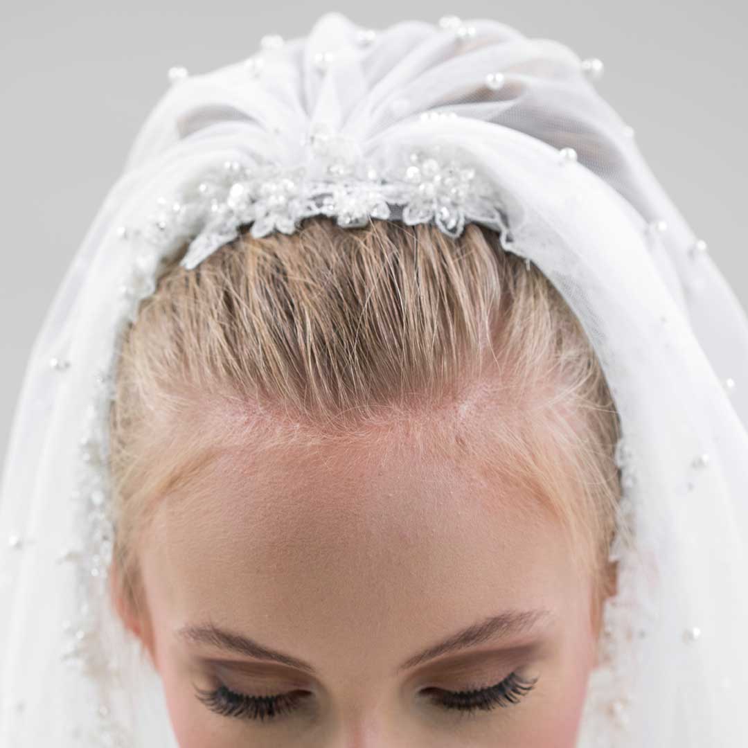 jjveils's tweet photo. his veil is just so special! Venosa is finished with gorgeous floral lace detailing and scattered pearls 💕

#JoyceJackson #WeddingVeils #Veil #WeddingDetails #Lace #Pearls https://t.co/BsD0N9OhMm