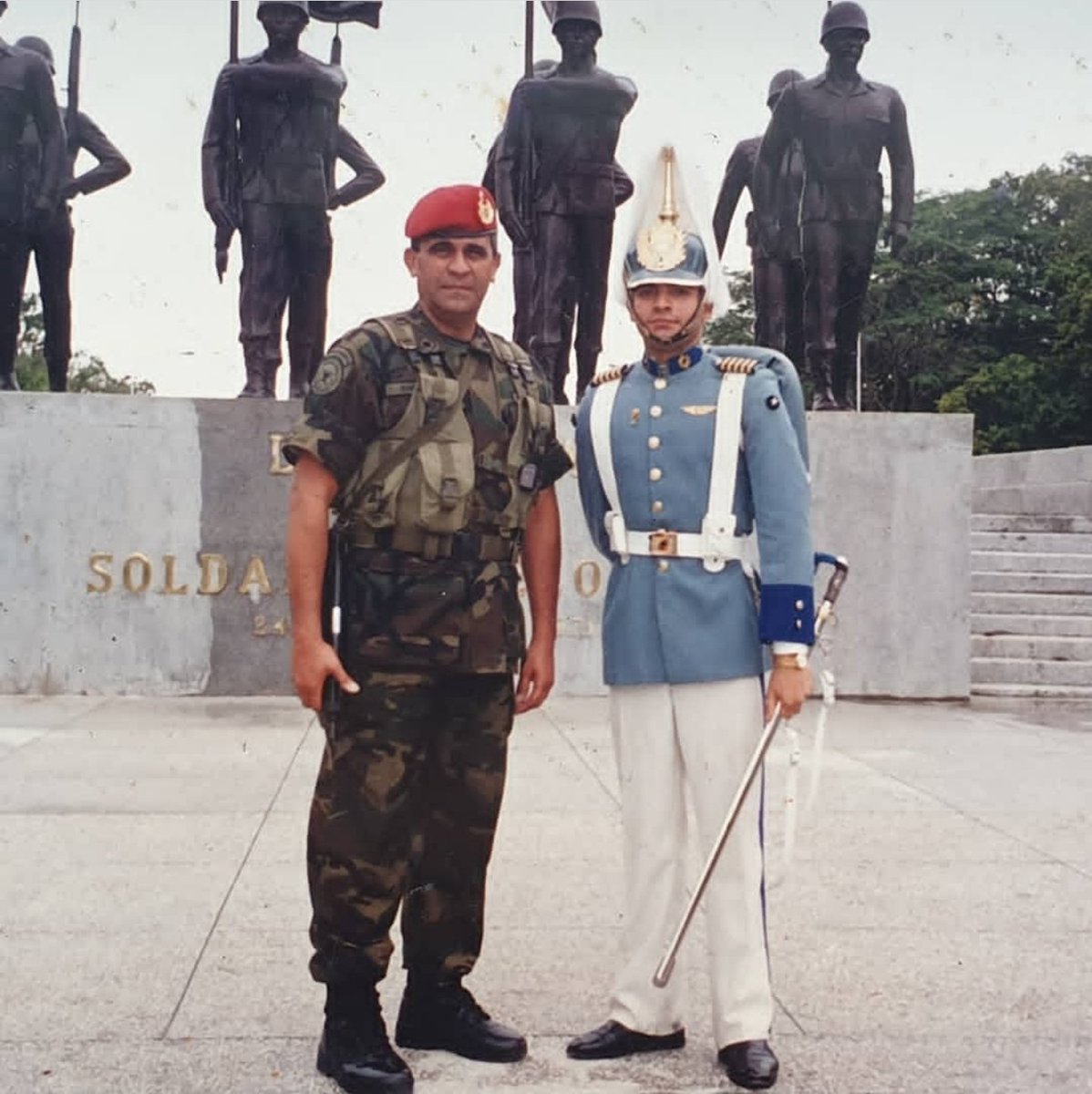 RBADUEL's tweet photo. Mi padre es el militar de más alta jerarquía que tiene el régimen secuestrado. Como el, hay cientos compañeros pertenecientes a la FAN. Todos víctimas de torturas y tratos crueles.

#BacheletLibertadParaBaduel

¡Liberen a TODOS los Presos Políticos! https://t.co/w7njWb15PH