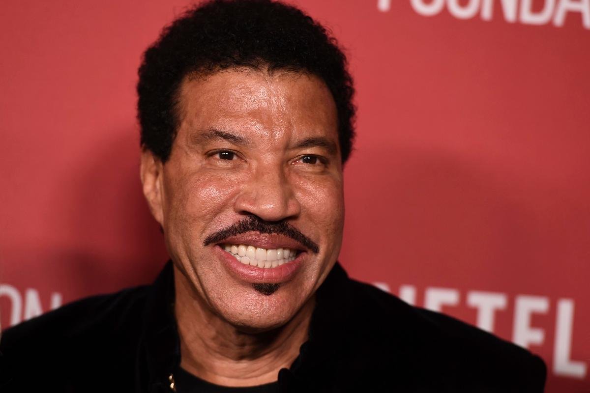 HAPPY BIRTHDAY Lionel Richie! Born on this date in 1949. 