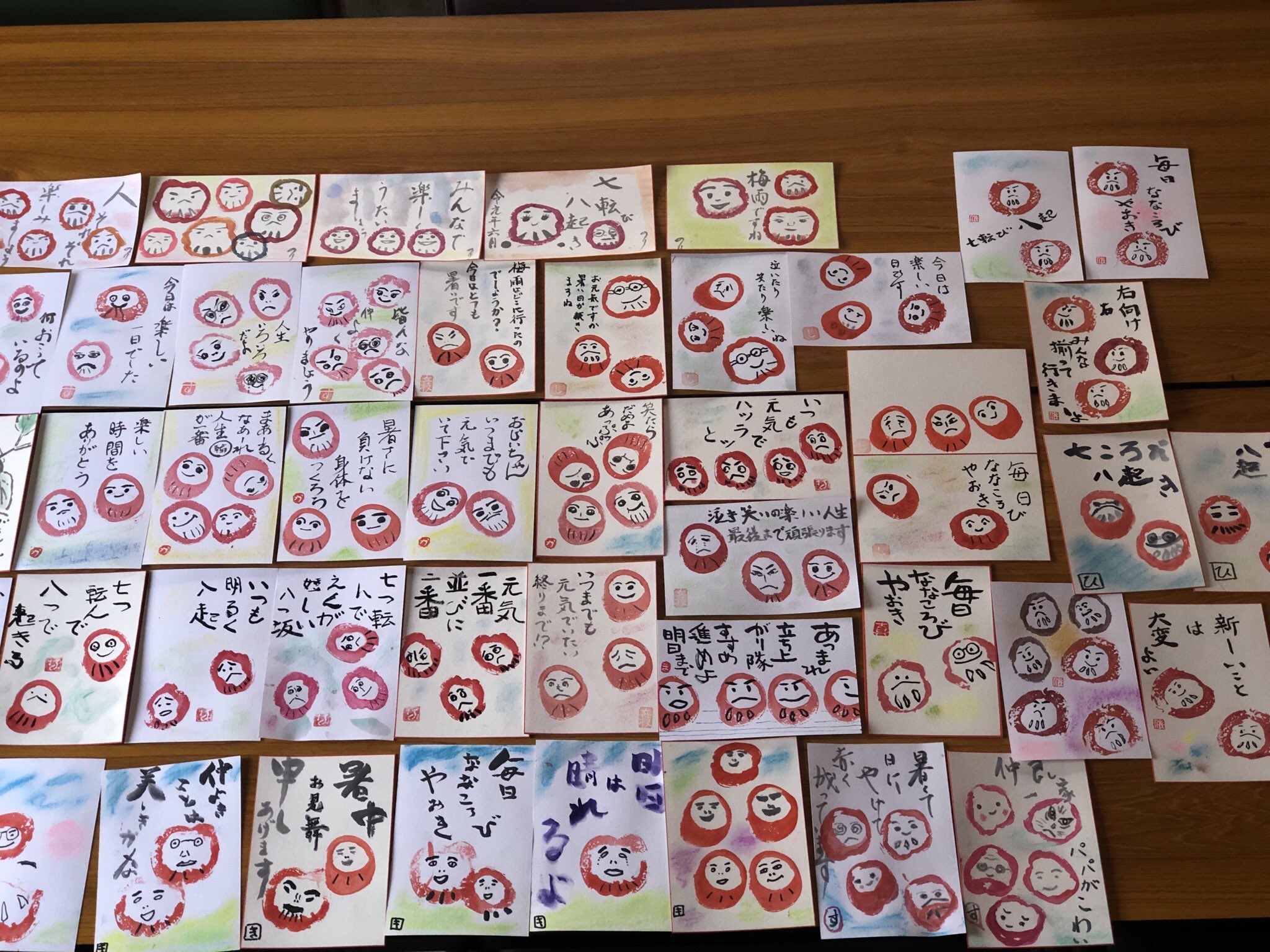 まゆりんは透明な珍獣 今月はスタンプ 小さいじゃがいもでだるまさんの絵手紙を作りました みなさん調子よくあたしの大好きな 量産 集合写真は圧巻です 絵手紙サークル 健康づくり 芋版 まゆりんは透明な珍獣 今月はスタンプ 小さいじゃがいもでだるまさんの絵手紙を作りました みなさん調子よくあたしの大好きな 量産 集合写真は圧巻です 絵手紙サークル 健康づくり 芋版