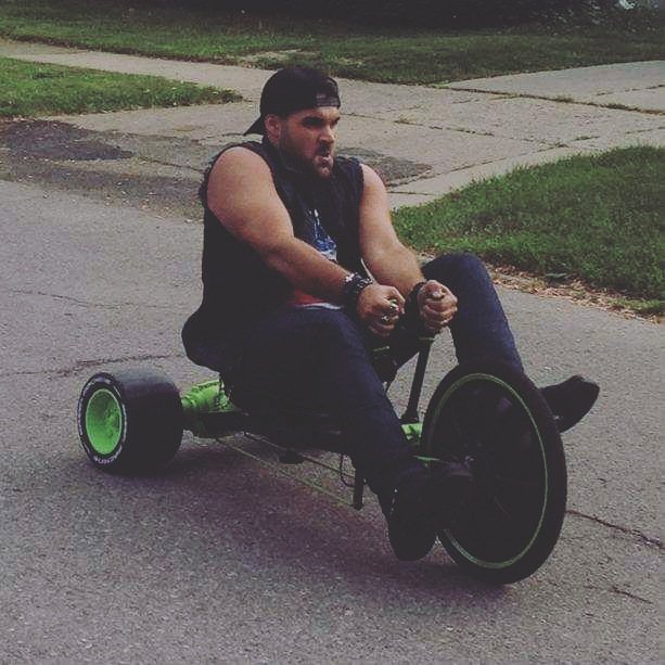 Rolling thru the week like...

#rjharpermusic #kidatheart #epoutnow #detroitcountrymusic #countrymusic #rustbeltcountry #Detroit