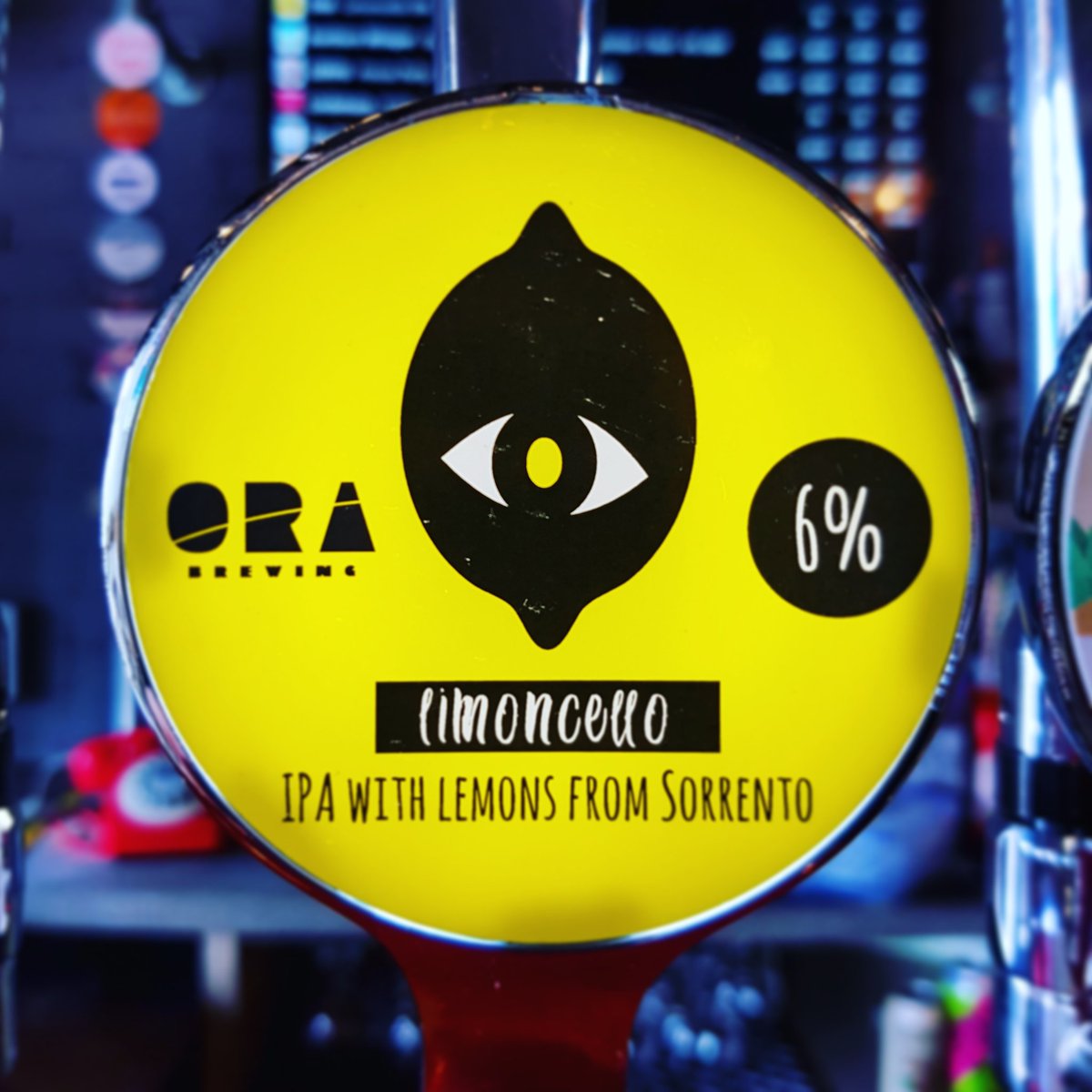 TapSelectBar's tweet photo. When life gives you lemons, make great beer! 🍺
Fresh on tap from @orabrewing - Incrusee Series Limoncello IPA made with fresh lemons from Sorrento 🍋🍋🍋
Only one keg of this so don't hang about!
#orabrewing #incruseeseries #limoncello #IPA #sorrento #craftbeer https://t.co/RcVKm1GXib