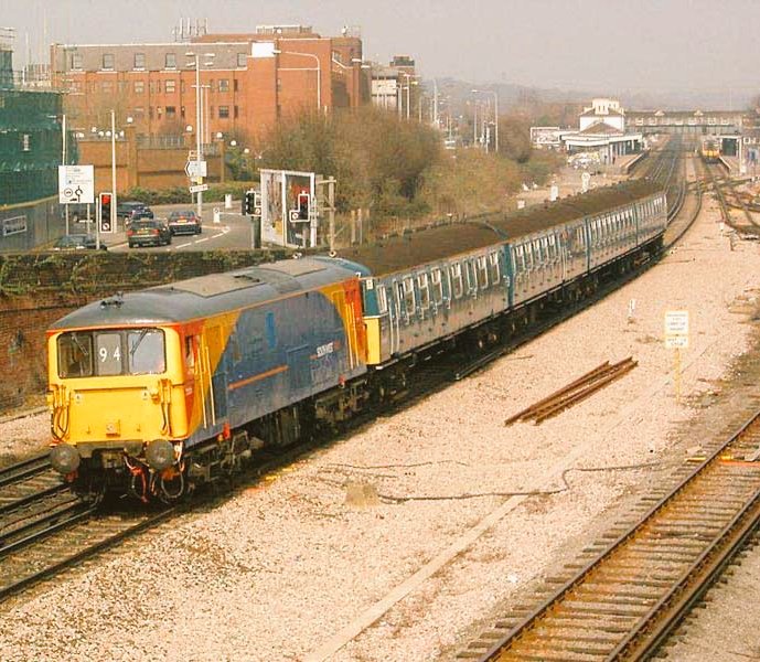 #SouthWestTrains #Class73 73201 (ex #E6049) hauling 4VEP 3417 out of #Eastleigh on the return driver training sortie to #Bournemouth Depot 05/06 📸#RichardSulzmann.... @RailwayCentral