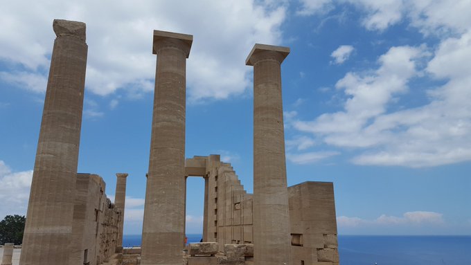 Havenlust's tweet photo. “I always wonder why birds stay in the same place when they can fly anywhere on earth. Then I ask myself the same question”. 😊💗 
#Rhodes #Greece #Lindos https://t.co/HIKzpXwiSY