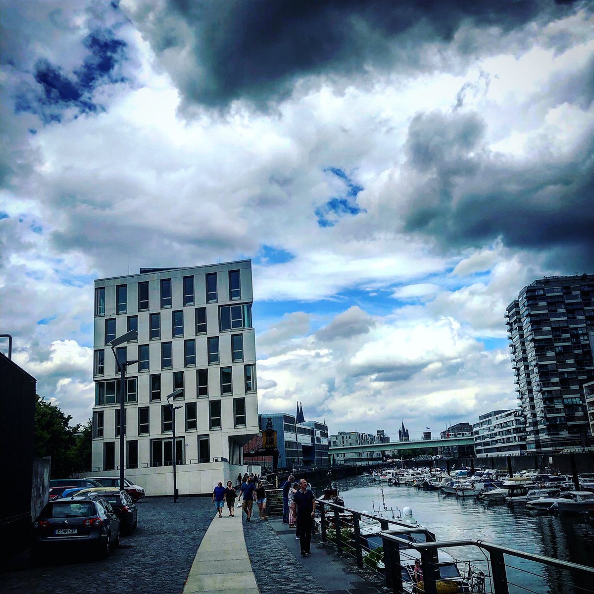 Jan_adM_09's tweet photo. New Office 😍
#congstarwall 
#rheinauhafen https://t.co/EsWjMbm8iA