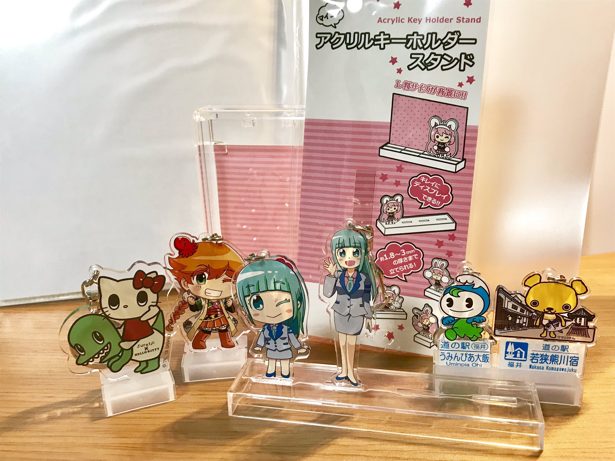 なるほどなるほど アクリルキーホルダースタンド フル活用ー l判サイズを背景に もやってみたい はりまりこちゃんにも協力し 19 06 嶺南ミカミちゃん なるほどなるほど アクリルキーホルダースタンド フル活用ー l判サイズを背景に もやってみたい はりまりこちゃんにも協力し 19 06 嶺南ミカミちゃん