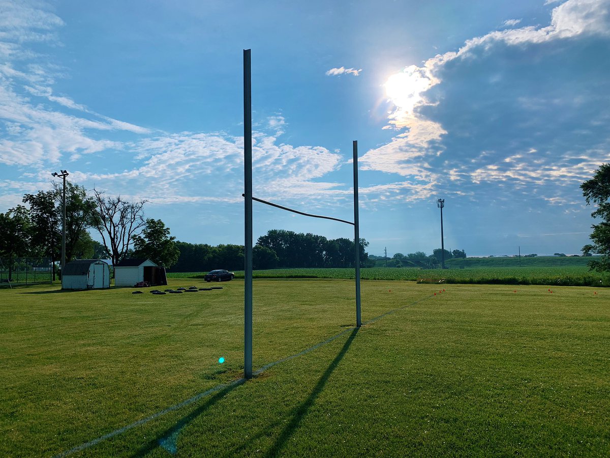 ClearLakeFB's tweet photo. Beautiful morning! Another day = another opportunity to get better! #HuntEverything #LionPride 🦁✊ https://t.co/vRtv3A18qn