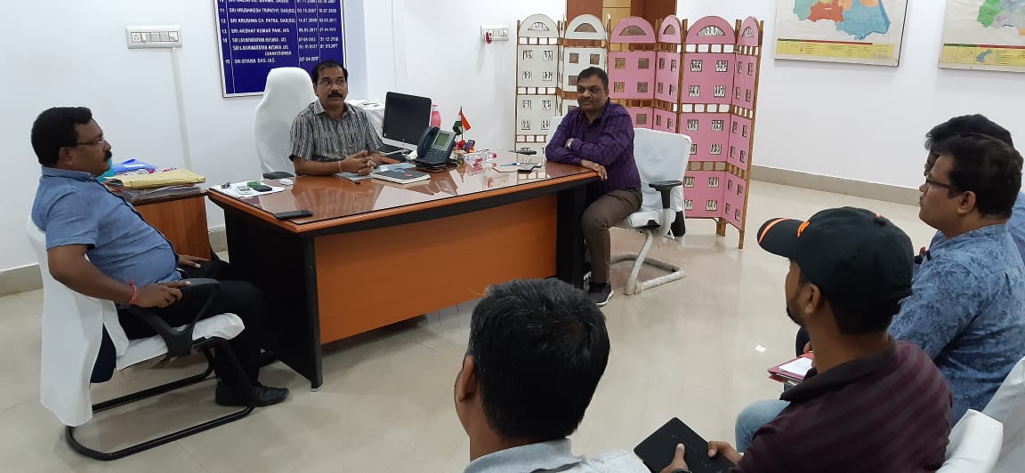 DM_Bhadrak's tweet image. #Bhadrak 
#TownDevelopment 
Meaningful discussions with Hon&apos;ble MLA Bhadrak @SANJIBM40849368 on 20th June regarding development and beautification of Bhadrak Municipal Area.