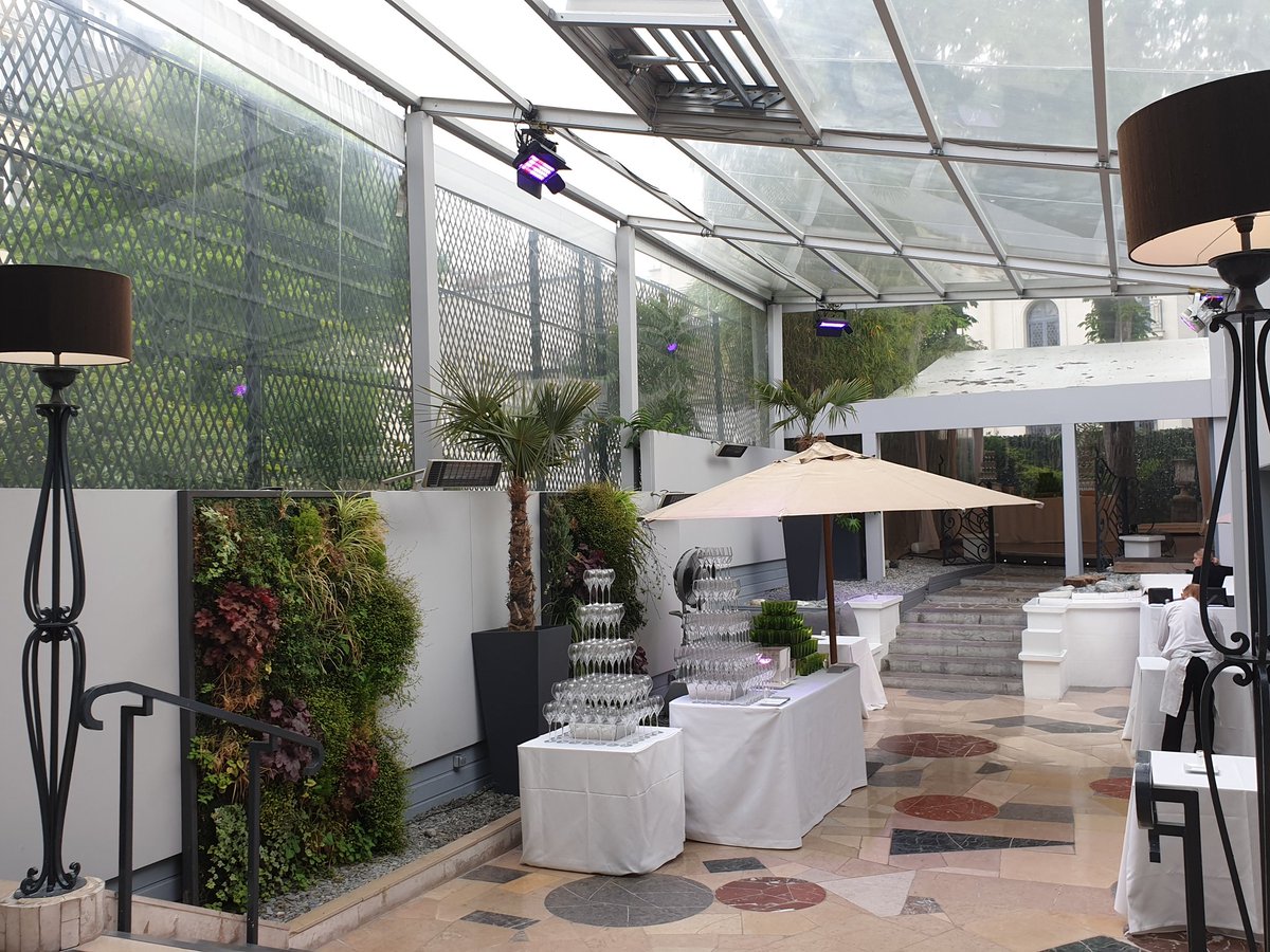 amchamfrance's tweet photo. Bienvenue à notre #AGM et #SummerParty2019 ! Merci à nos sponsors @cocacolafr, @AirbusGroupInc, @amexgbt, @bdofrance, @BNPParibas, @DLA_Piper, @Dow_fr, Grospiron International, @ismedu, @MazarsFrance, Seneca. Nous souhaitons une très bonne soirée à tous ! #amchamlive https://t.co/ebT8T2qeOI