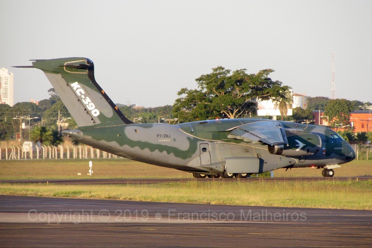 AeroEntusiasta's tweet photo. FAB: o #Embraer KC-390 (PT-ZNJ) chegou dia 18 em Lima/Peru (LIM), procedente de S. J. dos Campos/SP (SJK), com escala em Campo Grande/MS (CGR) - fotos. No dia 19 o "ZNJ" realizou voo local de 24 min, provavelmente com convidados da @fapperu. @portalfab #kc390 #FAB #Peru #fapperu https://t.co/5mmPWK6Feg